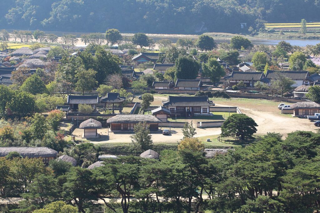 한국 역사 박물관 코스: 안동 하회마을 전통 한옥
