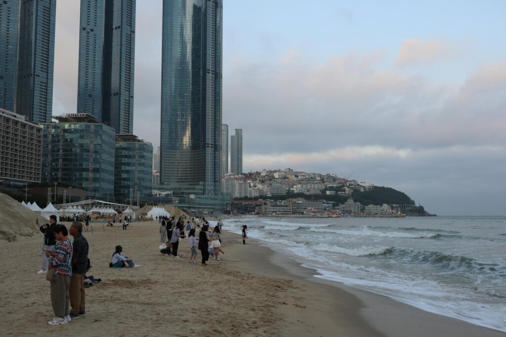 부산 바다 뷰 카페 투어 — 부산 감천문화마을 골목 풍경
