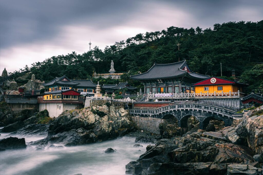 한옥 서원 사찰 여행 — 산속 사찰 단풍 풍경