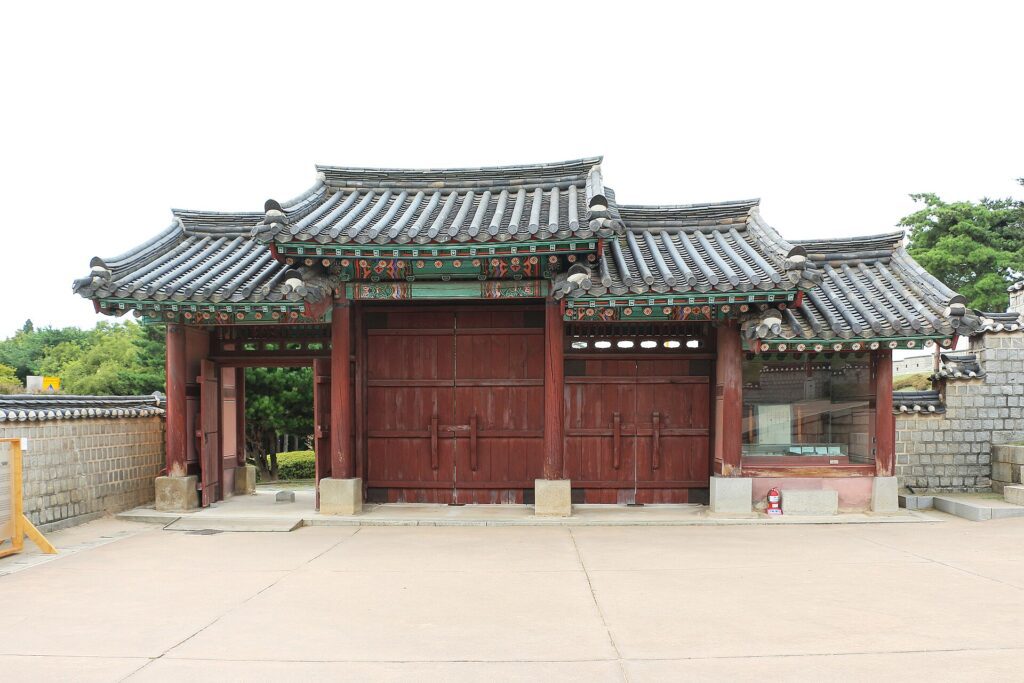 한국 유네스코 여행지 수원 화성 성문 ― 약 5.74km 성벽 산책로