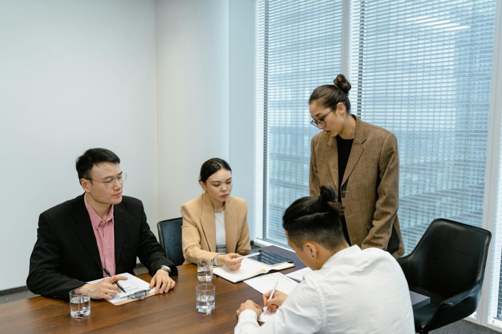 Korean workplace culture for foreigners office teamwork etiquette