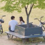 한국 연애 문화 차이 가이드 — 서울 공원 커플