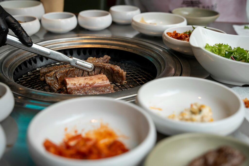 한국 식당 예절 — 삼겹살 고깃집 공유 메뉴