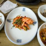 한국 식당 예절 — 반찬·앞접시·공유 식사 차림