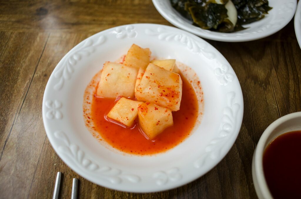 한국 식당 예절 — 김치 반찬 리필 문화