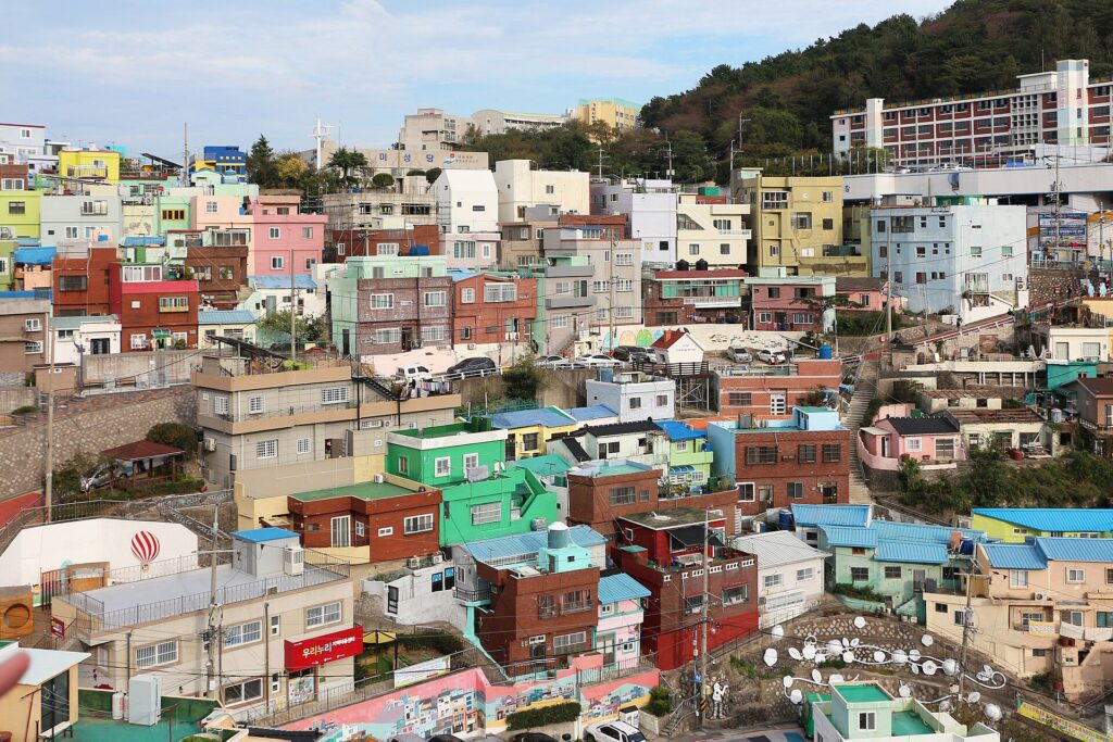감천문화마을 포토 코스 알록달록한 집과 골목 풍경
