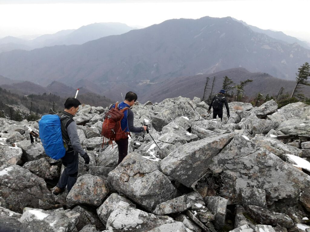Korea famous mountain hiking — Hallasan trail toward Baengnokdam crater