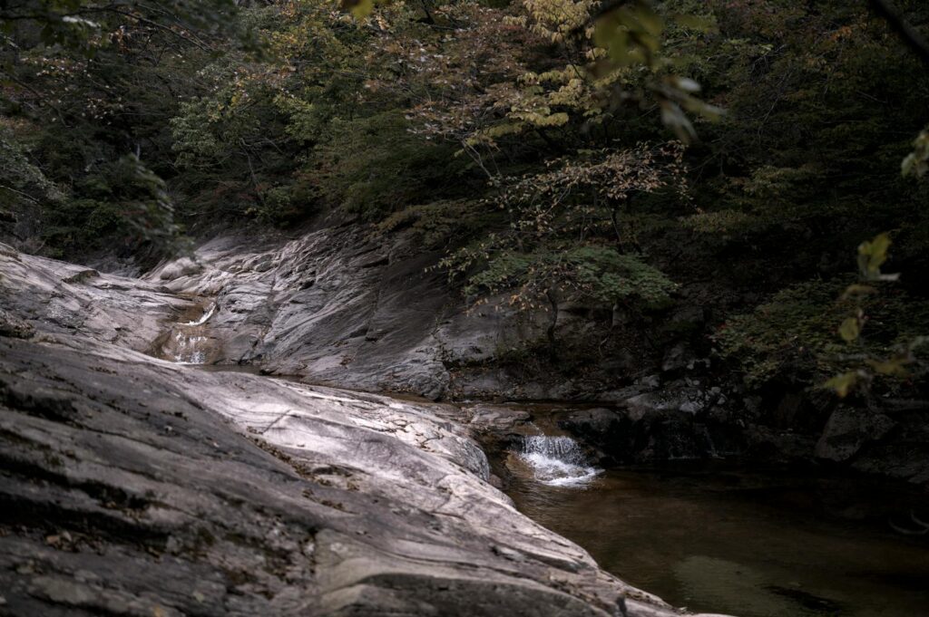 Seoul subway valley Suraksan Byeogun flowing water scenery