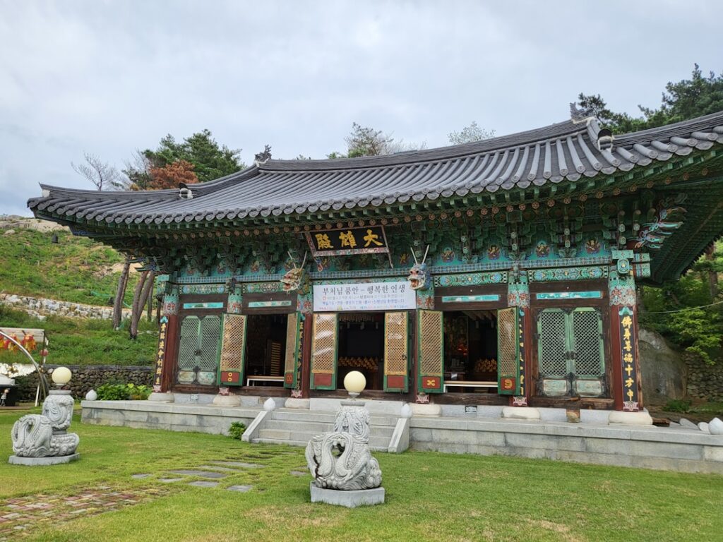 Korea temple stay dawn meditation — seated posture before barugongyang