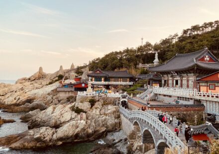 기장 여행 코스 해동용궁사 바다 절벽 사찰