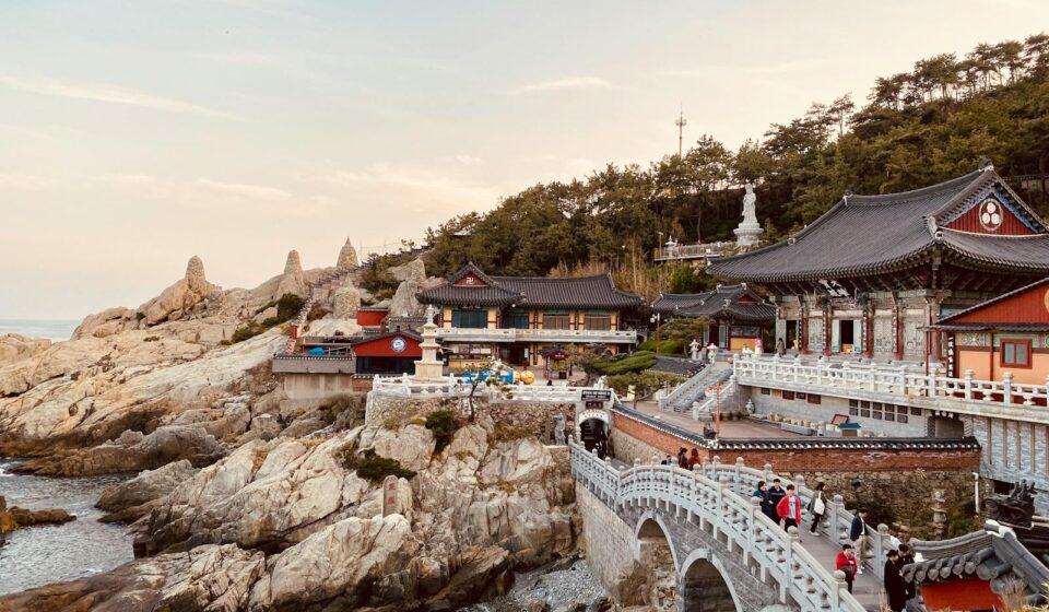 기장 여행 코스 해동용궁사 바다 절벽 사찰