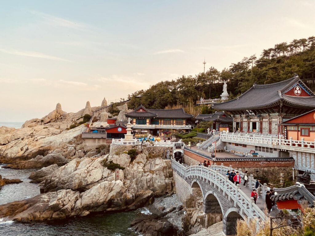 기장 여행 코스 해동용궁사 바다 절벽 사찰