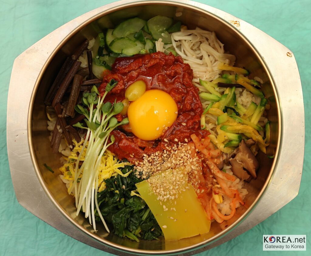 Jeonju Hanok Village course food Jeonju bibimbap traditional Korean rice bowl