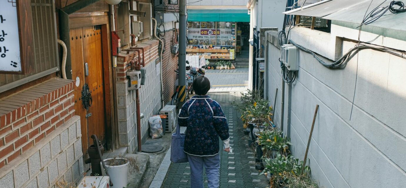 서촌 산책 코스 — 경복궁역 인근 한옥 골목 풍경