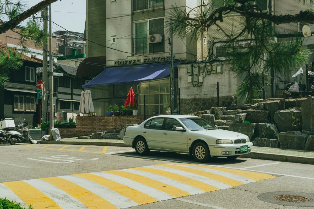 Seoul hotspots Seongsu-dong — red brick and vintage cafe street