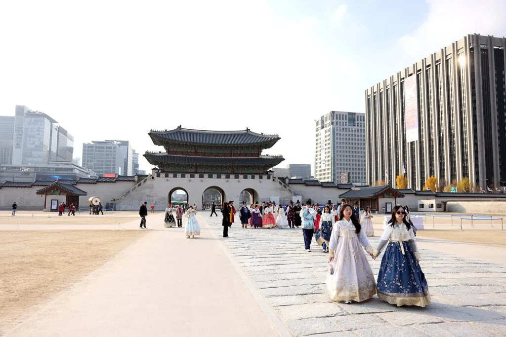 Korean traditional wedding photo spot — hanbok portrait in front of Gwanghwamun, Gyeongbokgung