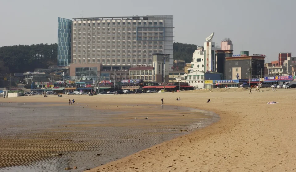 인천 을왕리해수욕장 백사장과 해변 풍경